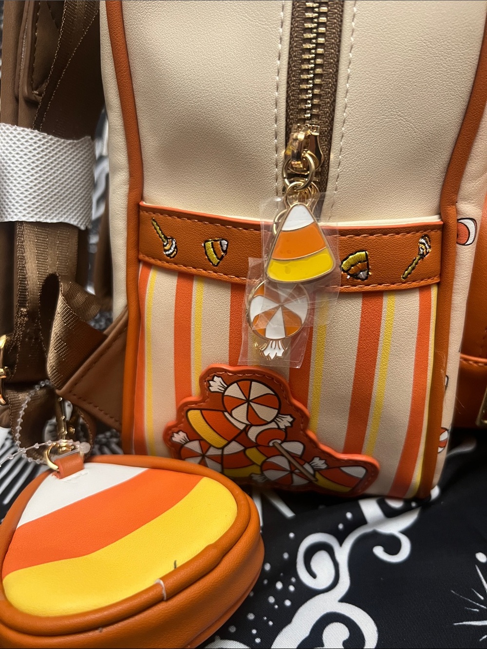 NWT - Disney Winnie the Pooh Lion Costume Pumpkin Mini Backpack - Picture 3 of 9